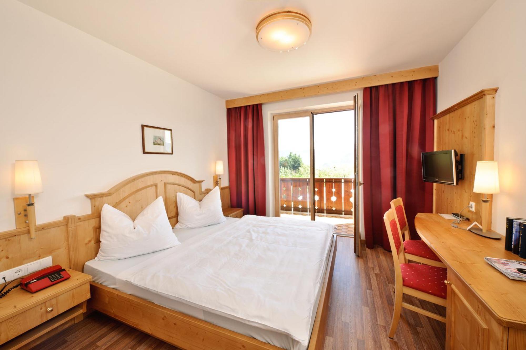 אפיאנו סולה סטרדה דל וינו Hotel St. Justina Hof מראה חיצוני תמונה