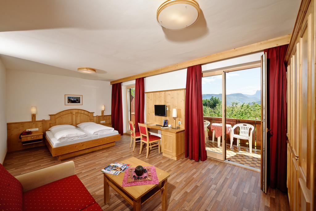 אפיאנו סולה סטרדה דל וינו Hotel St. Justina Hof מראה חיצוני תמונה