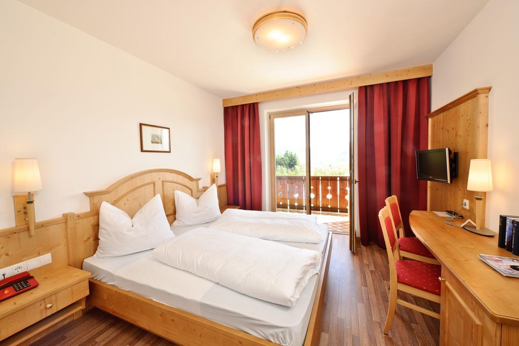 אפיאנו סולה סטרדה דל וינו Hotel St. Justina Hof מראה חיצוני תמונה