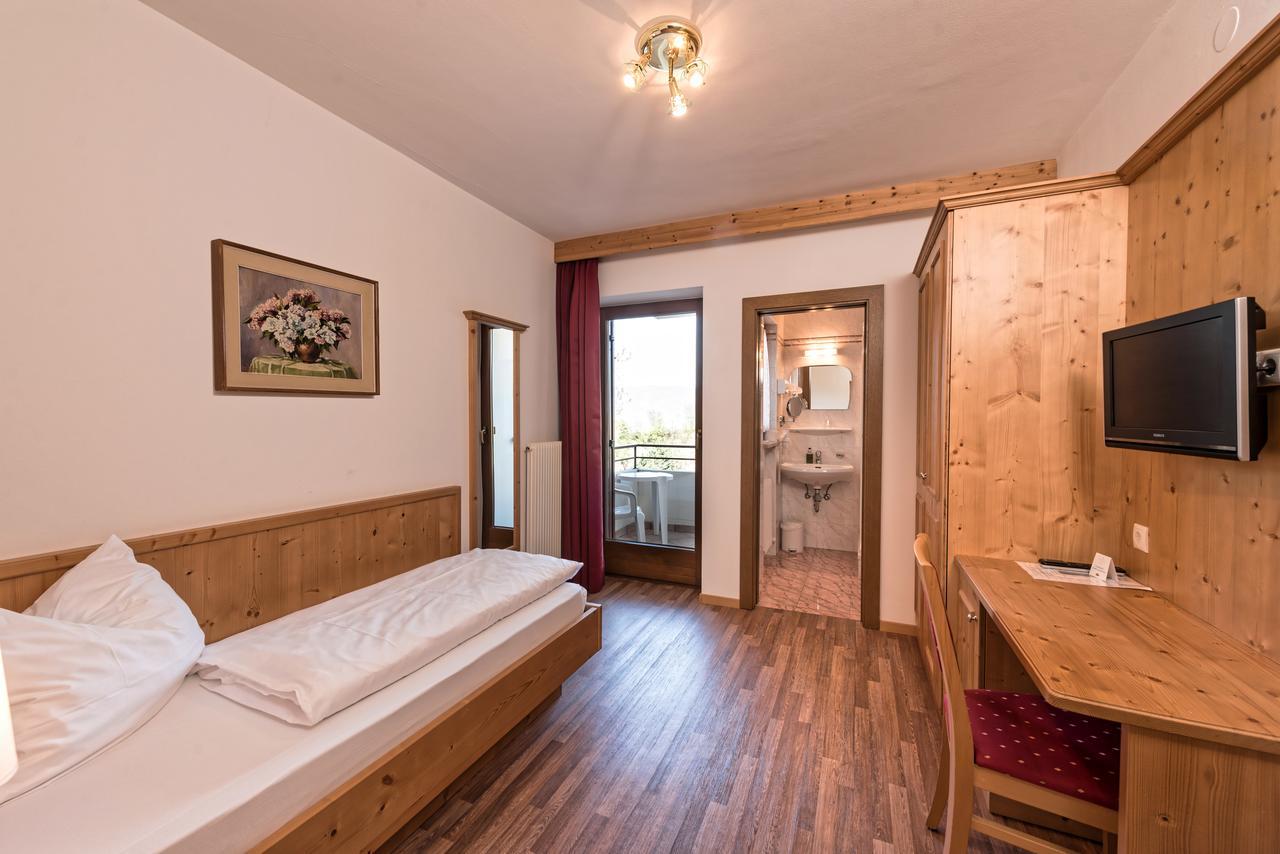 אפיאנו סולה סטרדה דל וינו Hotel St. Justina Hof מראה חיצוני תמונה